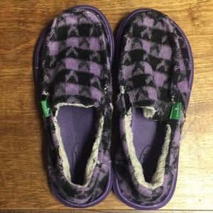 Sanuk kids slip on shoes loafers size 1 NEW purple